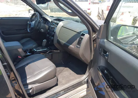 2010 Ford Escape Limited z USA, uszkodzony, nr VIN 1FMCU9EG5AKA64242